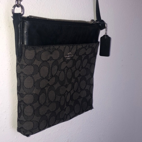Coach Handbags - ☆ Cross body coach bag! ☆